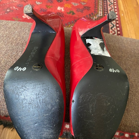 BCBGIRLS w8 1/2 Red high heels. Silver hardware on front.VINTAGE. - Picture 2 of 10